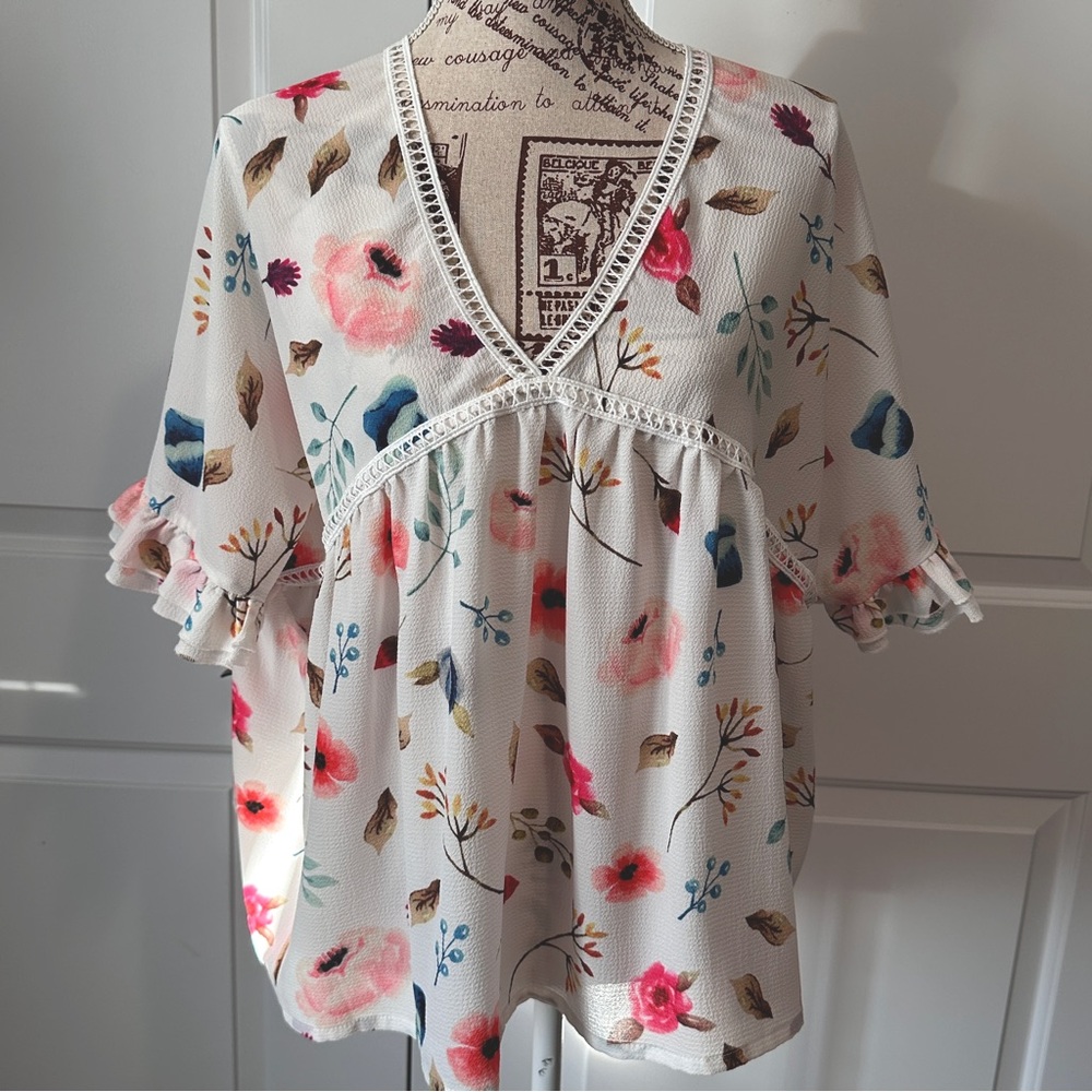 Molly Bracken Oversize Floral Flowy Flutter Blouse M/Lg